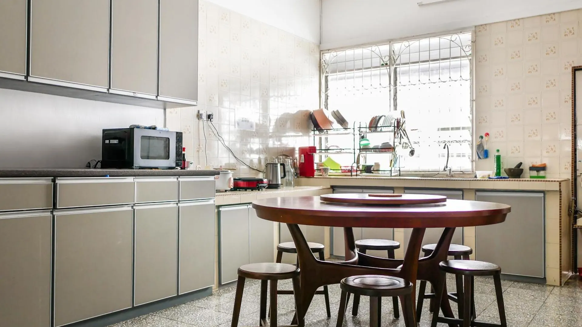 Lodge 22, 5 Min Walk To Adventist & Pulau Tikus Market George Town